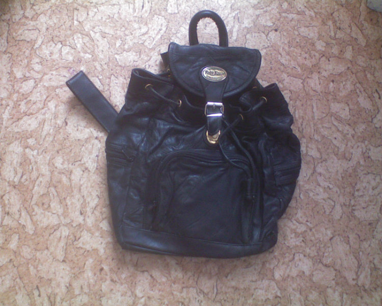 Продам: рюкзак кожаный черный в хорошем состояни