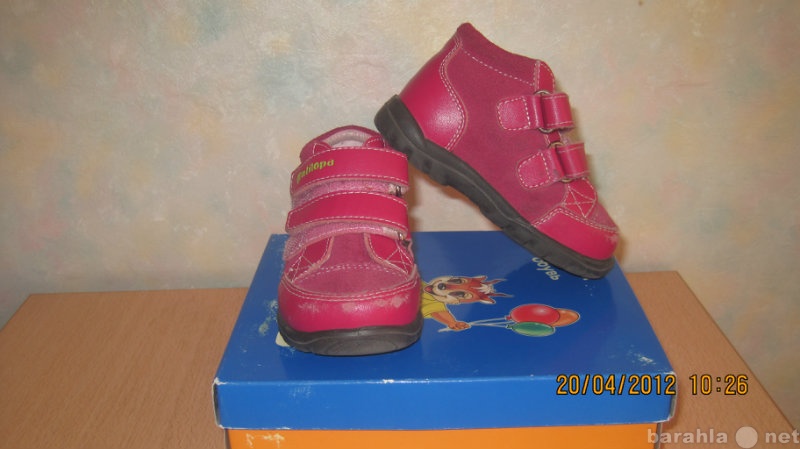 Продам: Обувь и вещички для девочки