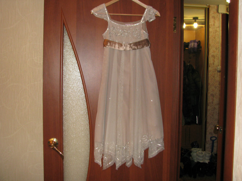 Продам: детское платье 10-11лет