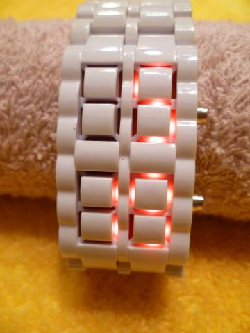 Продам: Наручные часы LED белого цвета