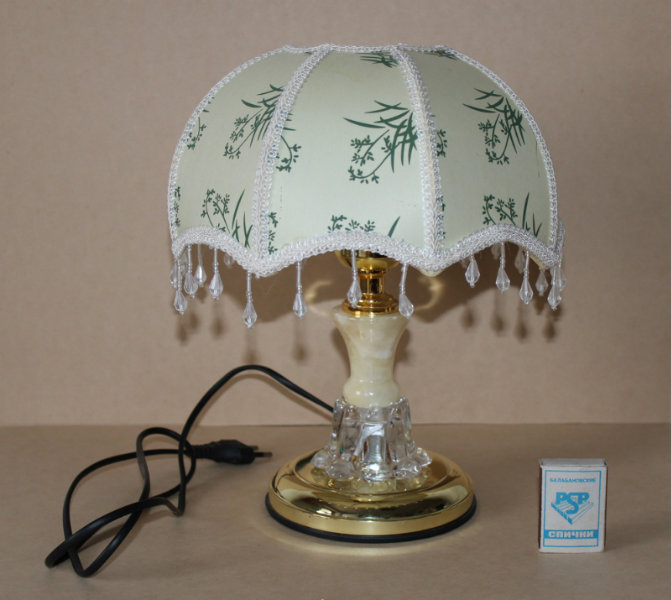 Продам: Настольная лампа включается касанием рук
