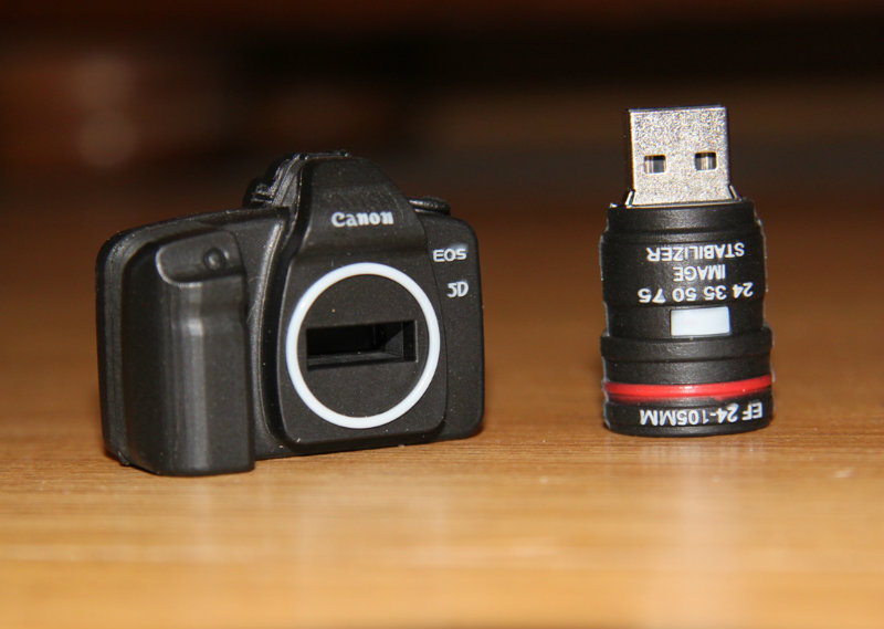 Продам: USB флешки в форме фотоаппарата Canon.