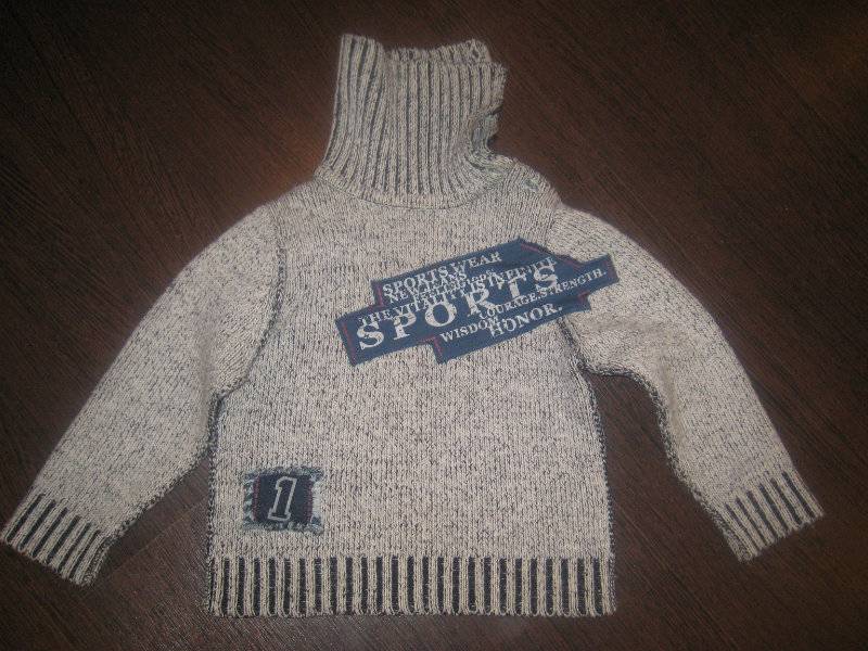 Продам: свитер на 3-4 года