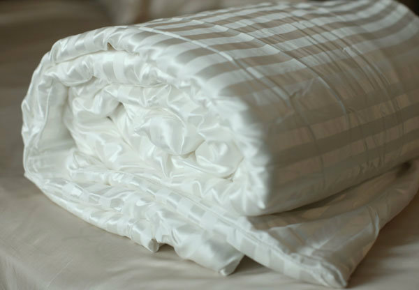 Продам: одеяло с шелковым наполнителем