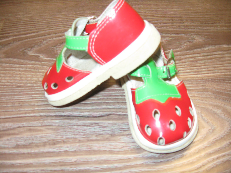 Продам: сандалики на первые шаги