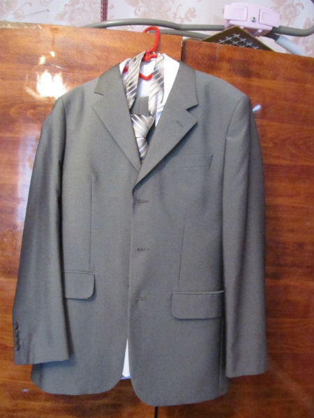 Продам: костюм мужской рубашка галстук