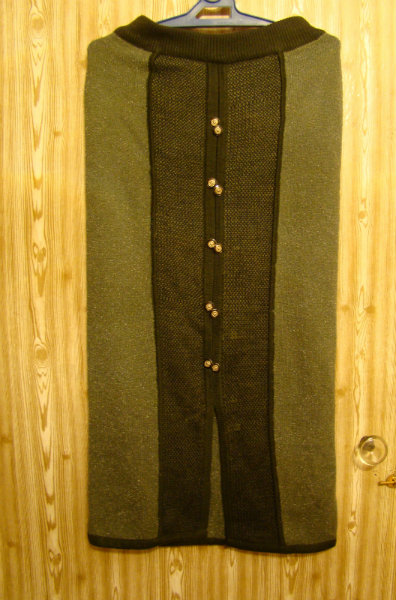 Продам: юбка с жилетом и свитером (тройка)