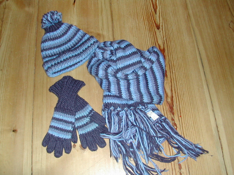 Продам: красивый комплект шарф+шапка+перчатки