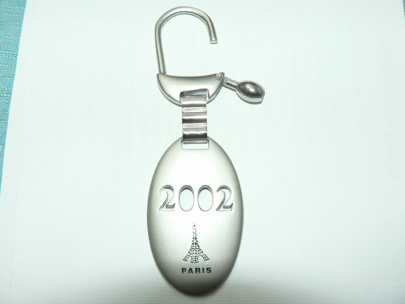 Продам: брелок PARIS 2002