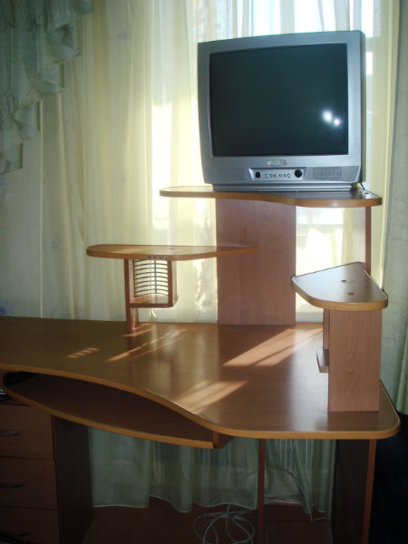 Продам: Стол компьютерный+кресло