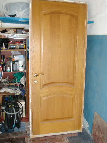 Продам: дверь входная деревянная