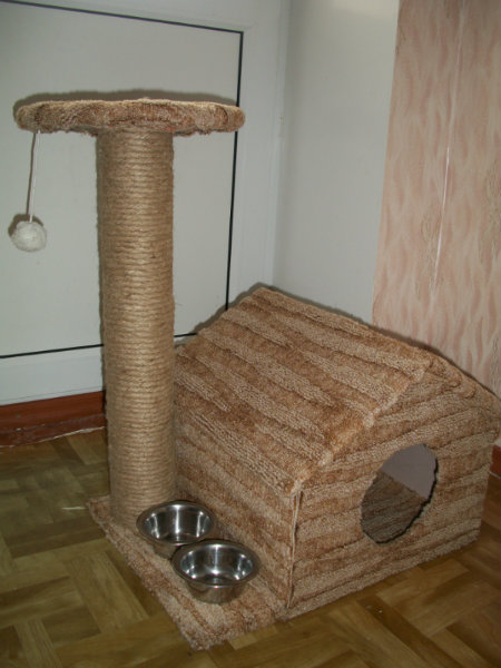 Продам: Домик для кошки с когтеточкой