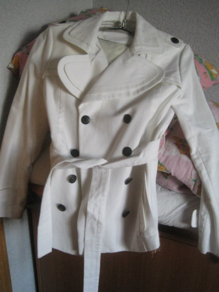 Продам: Белый пиджак-куртка на весну