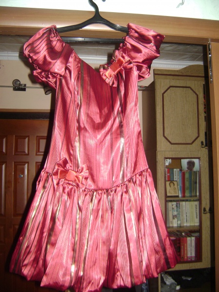 Продам: Вечернее платье на девочку 10-12 лет