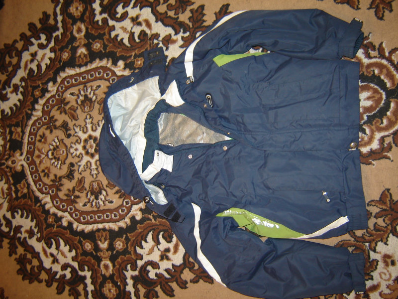 Продам: куртка на мальчика 11-12 лет