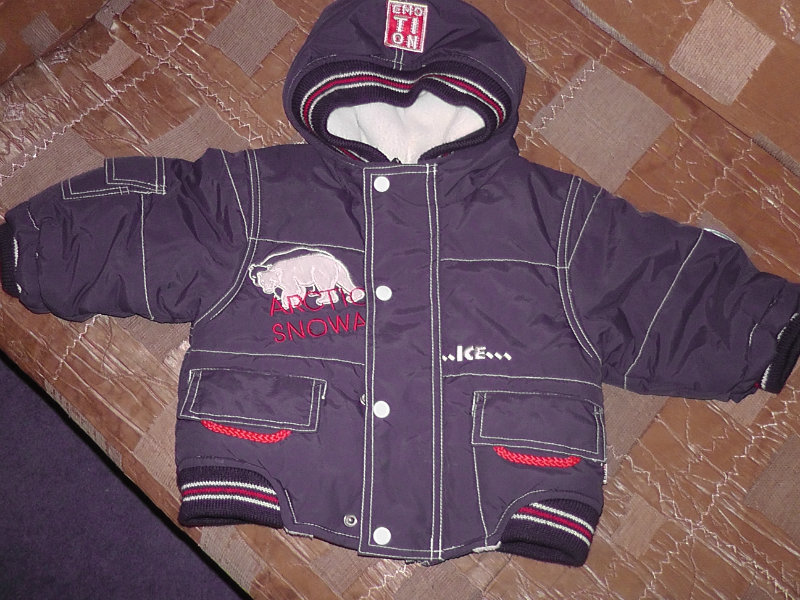 Продам: Теплая курточка на ребенка до года.