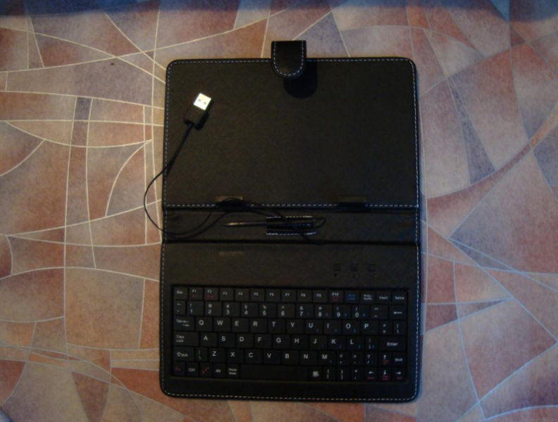 Продам: Чехол-клавиатура для планшета 7