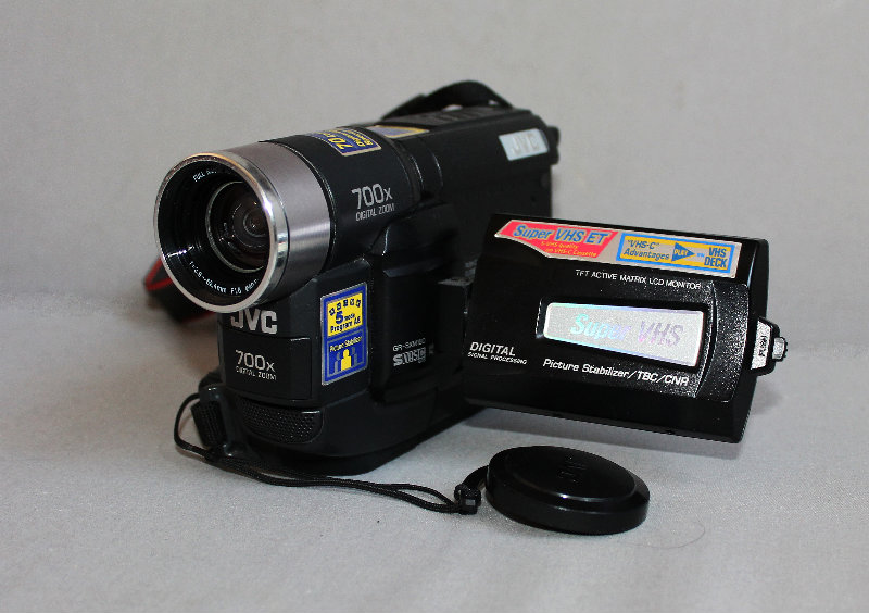 Купить видеокамера б. Видеокамера JVC аналоговая. JVC gr-sxm180a. Sony аналоговая видеокамера 8мм. Б/У видеокамера.
