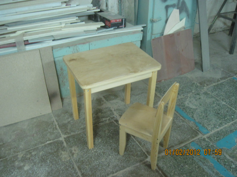 Продам: стол и стульчик