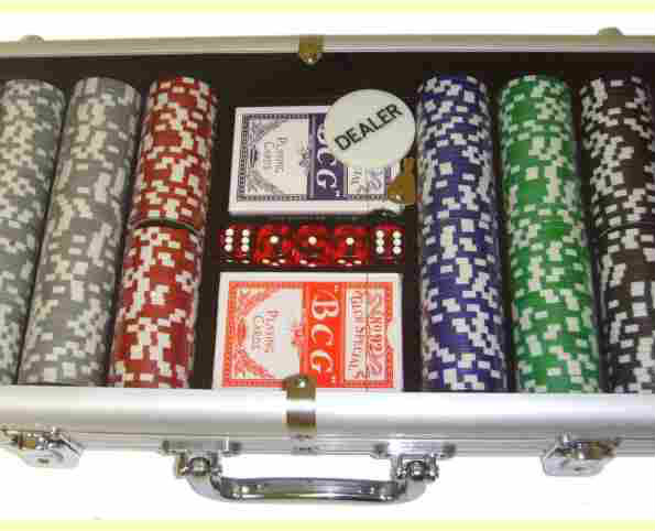 Продам: Подарочный набор для покера 300 фишек