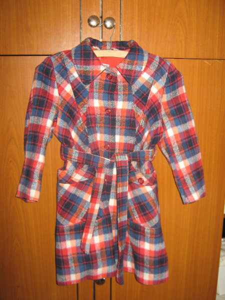 Продам: пальто для девочки 8-10 лет