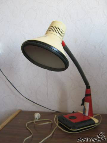 Продам: лампа настольная бу в рабочем состоянии