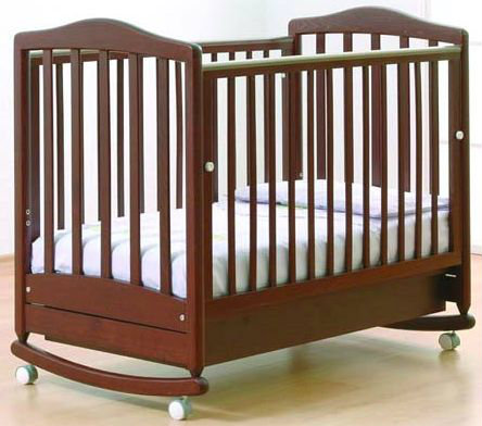 Продам: Детская кроватка и пеленальный комод