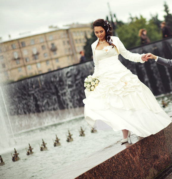 Продам: Свадебное платье цвет айвори