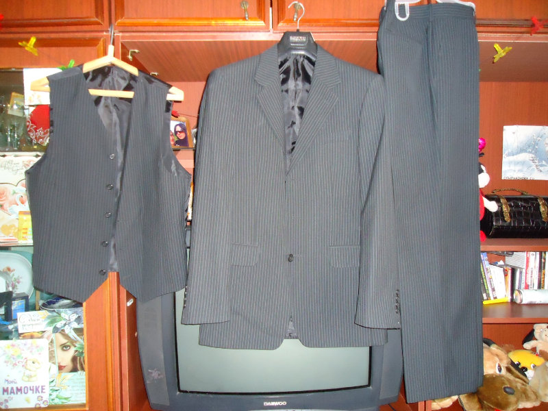 Продам: Продаю мужской костюм (тройка).