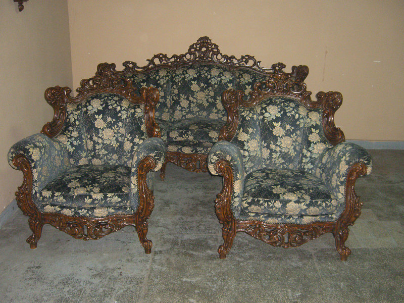 Продам: Диван + 2 кресла в стиле барокко.