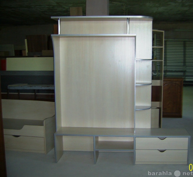 Продам: столы и навесные шкафчики на балкон