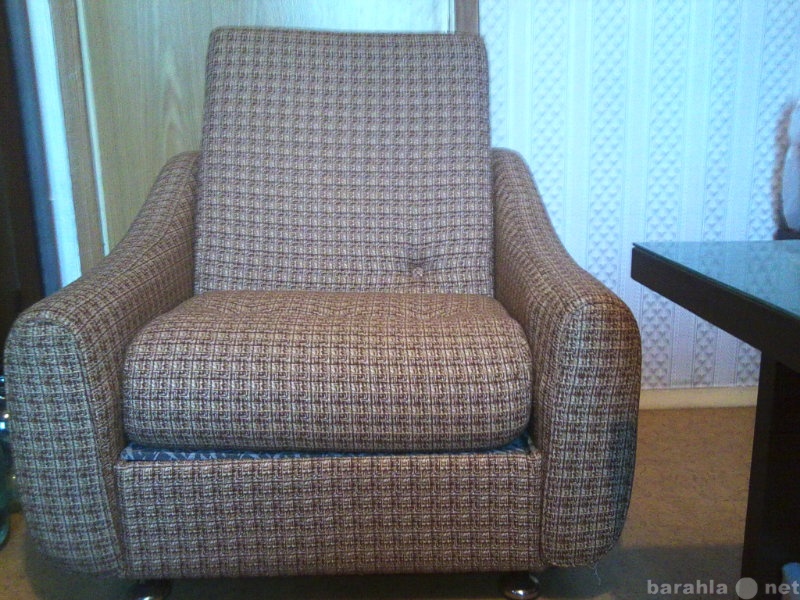 Продам: Кресло мягкое бежево-коричневое