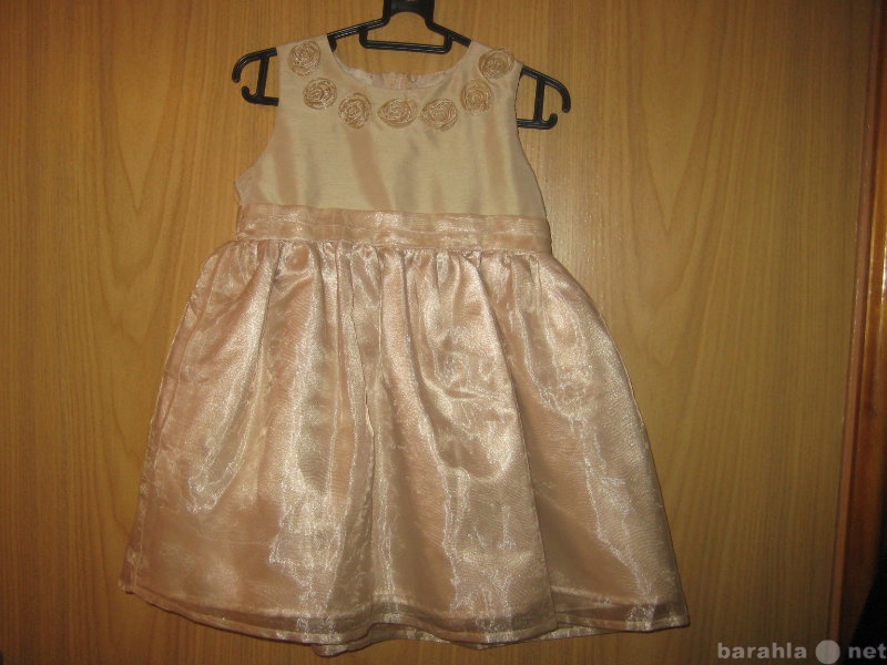Продам: Платье для девочки нарядное