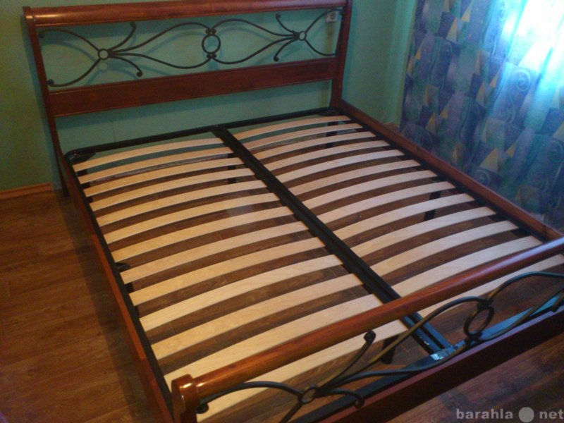 Продам: Кровать без матраса!