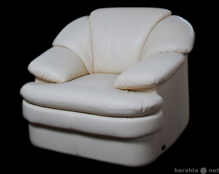 Продам: Кожаный диван и два кожаных кресла
