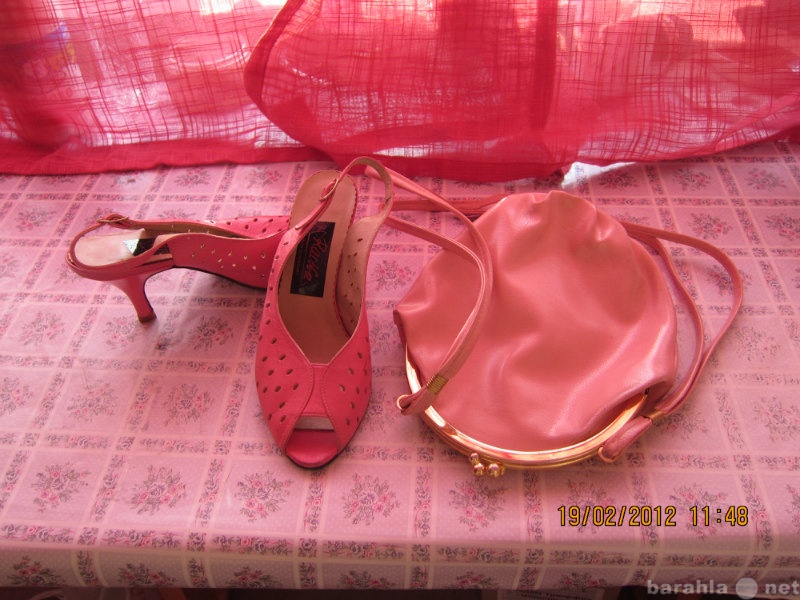 Продам: Туфли-босоножки розовые