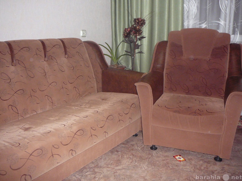 Продам: Раскладной диван и 2 кресла