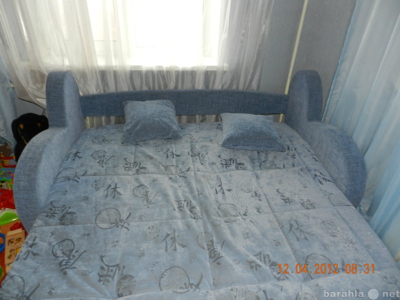 Продам: Продам диван с большим спальным местом