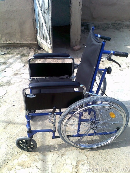 Продам: Кресло-коляску с ручным приводом