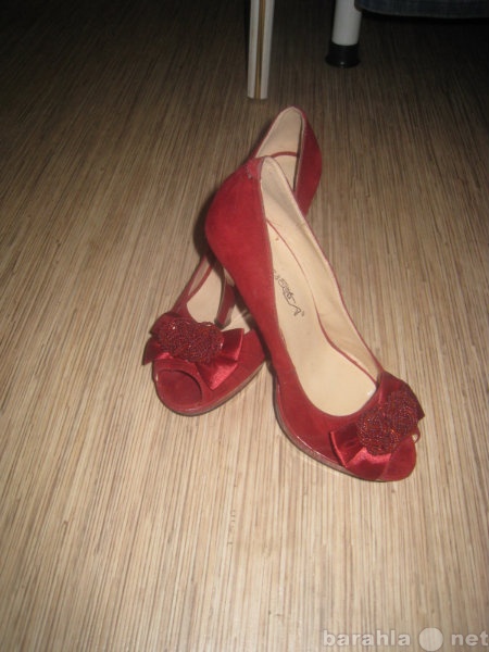 Продам: Туфли на высоком каблуке..Красные..