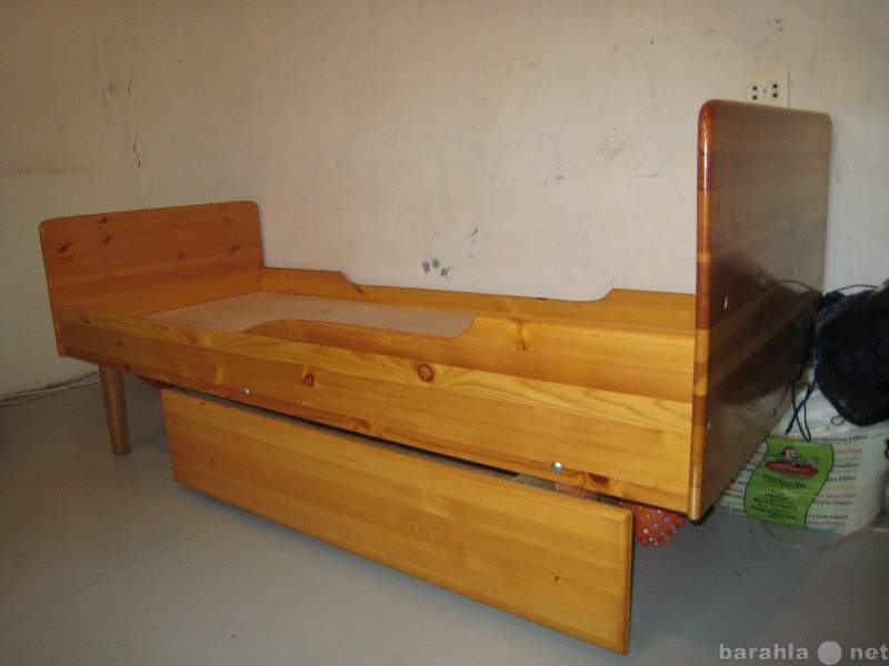 Продам: Кровать Подростковая массив сосны