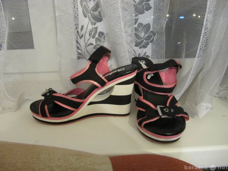 Продам: Босоножки Skechers розово-чёрные Новые