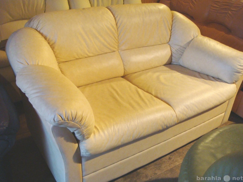 Продам: Кожаный диван 2-ка