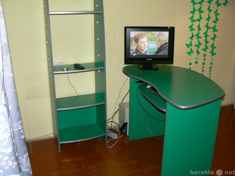 Продам: Компьютерный стол и этажерку СРОЧНО