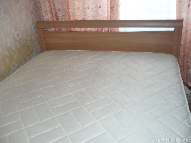 Продам: Кровать с матрацем