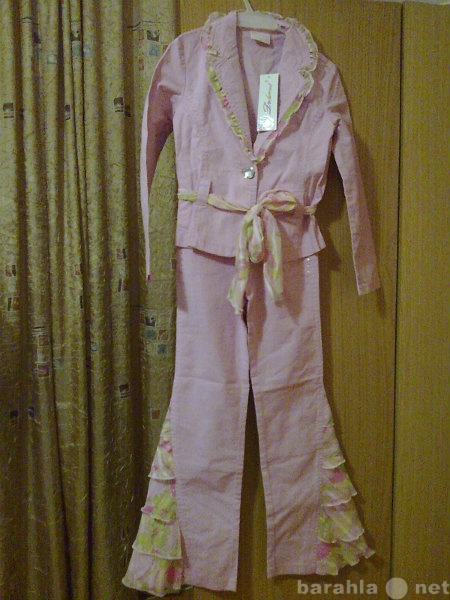 Продам: Розовый  костюм  для девочки 7-8 лет