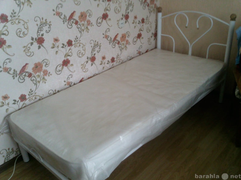 Продам: Кровать + матрац