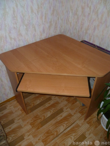 Продам: стол компьютерный угловой