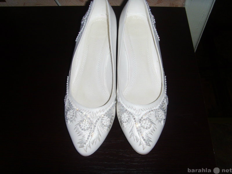 Продам: свадебные новые кожаные туфли