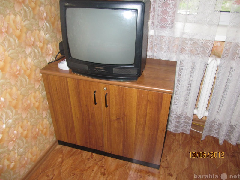 Продам: тумбу, комод, шкаф (малый), телевизор.